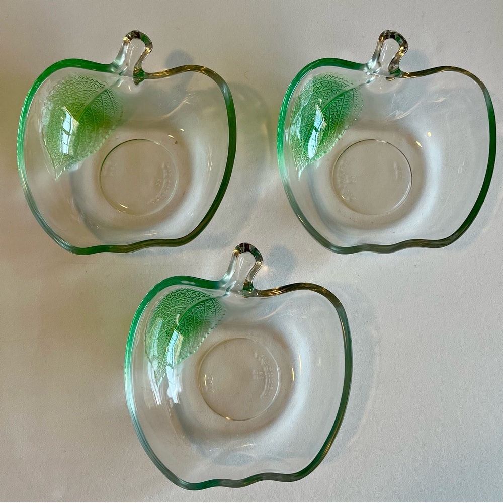 Vintage Glass Apple Bowl KIG Indonesia Colored Green Leaf - Set of 3, 5x4.5x1.5”